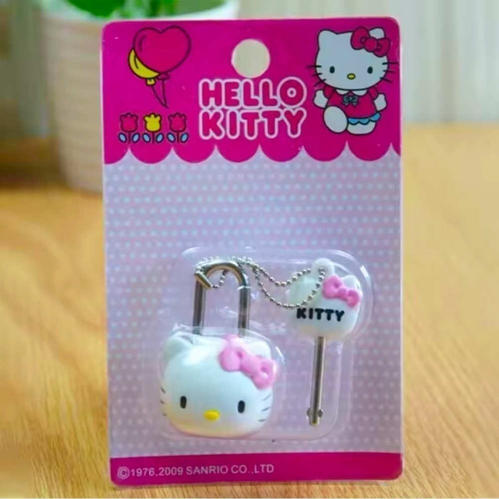 Sanrio Hello Kitty Shaped Padlock With Key
